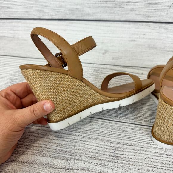 Linea Paolo Women's Tan Buckle Wedged Sandals Size 9 - Picture 4 of 10